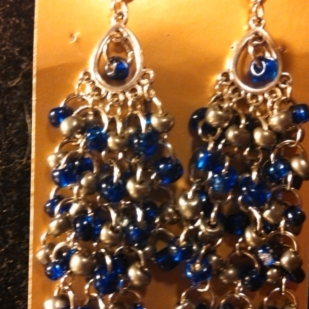 Tear drop Pierced Earrings